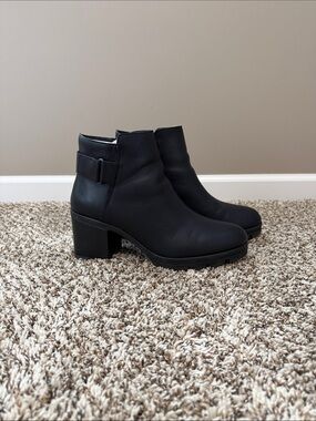 Naturalizer Black Leather Ankle Booties